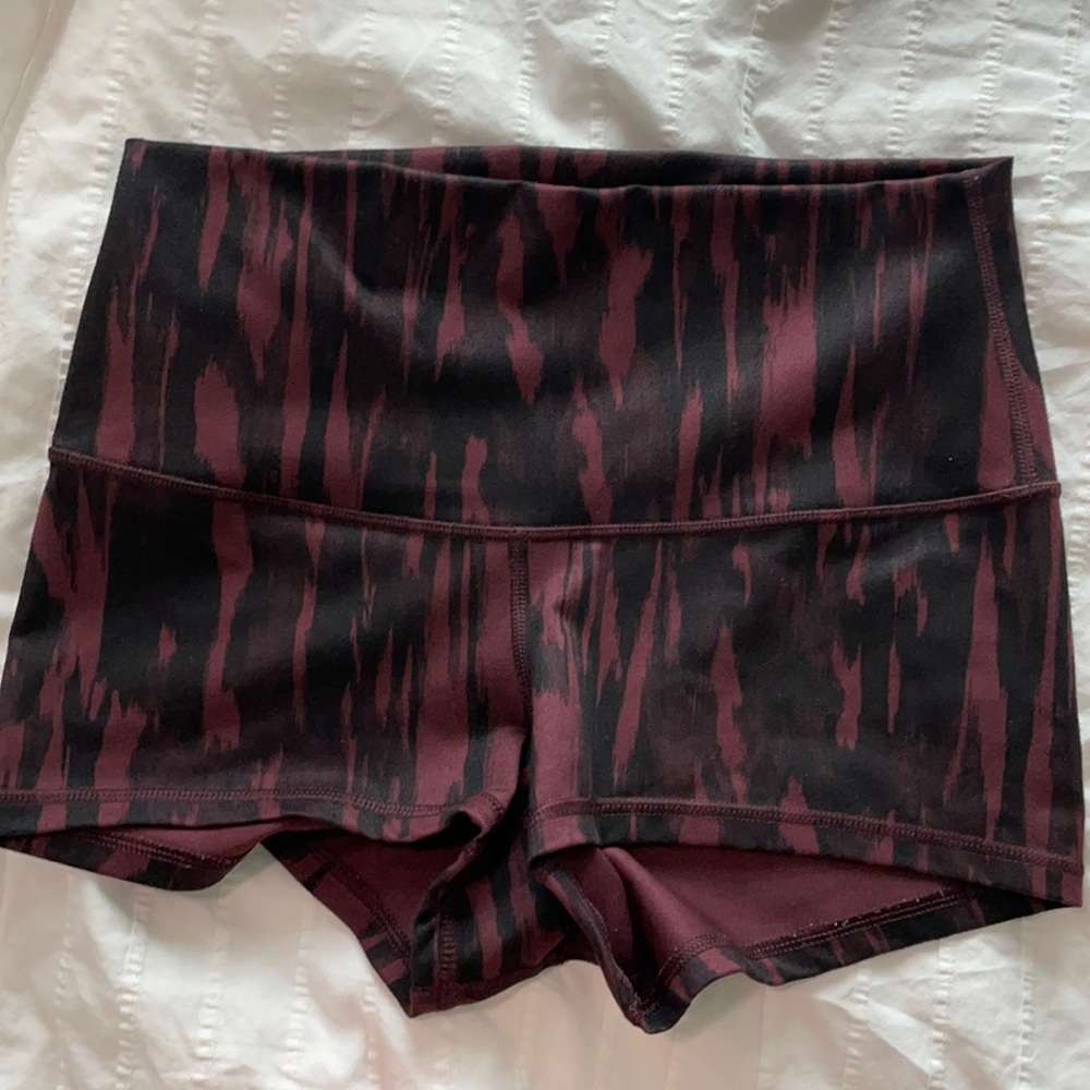Sz4 but cut the tag bc it showed when I rolled them. Can be worn high or rolled